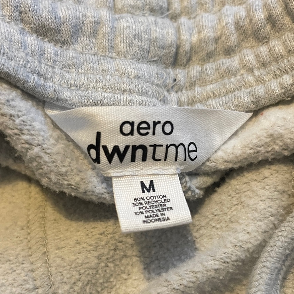 Aeropostale Light Gray and black Cropped Cargo Joggers Selling both together. - Picture 5 of 13